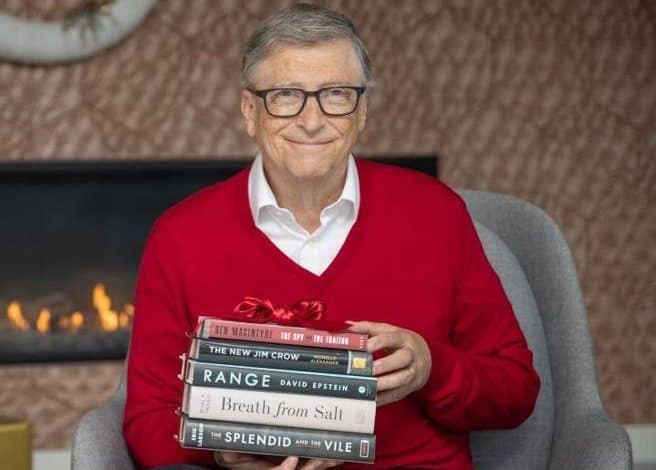 Bill Gates consiglia i cinque libri da leggere (e regalare) a Natale